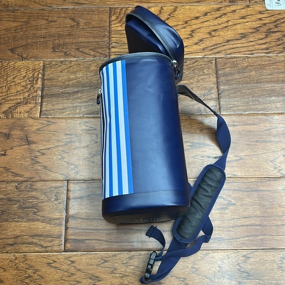 Vineyard Vines 10 Can capacity cooler - Picture 7 of 8